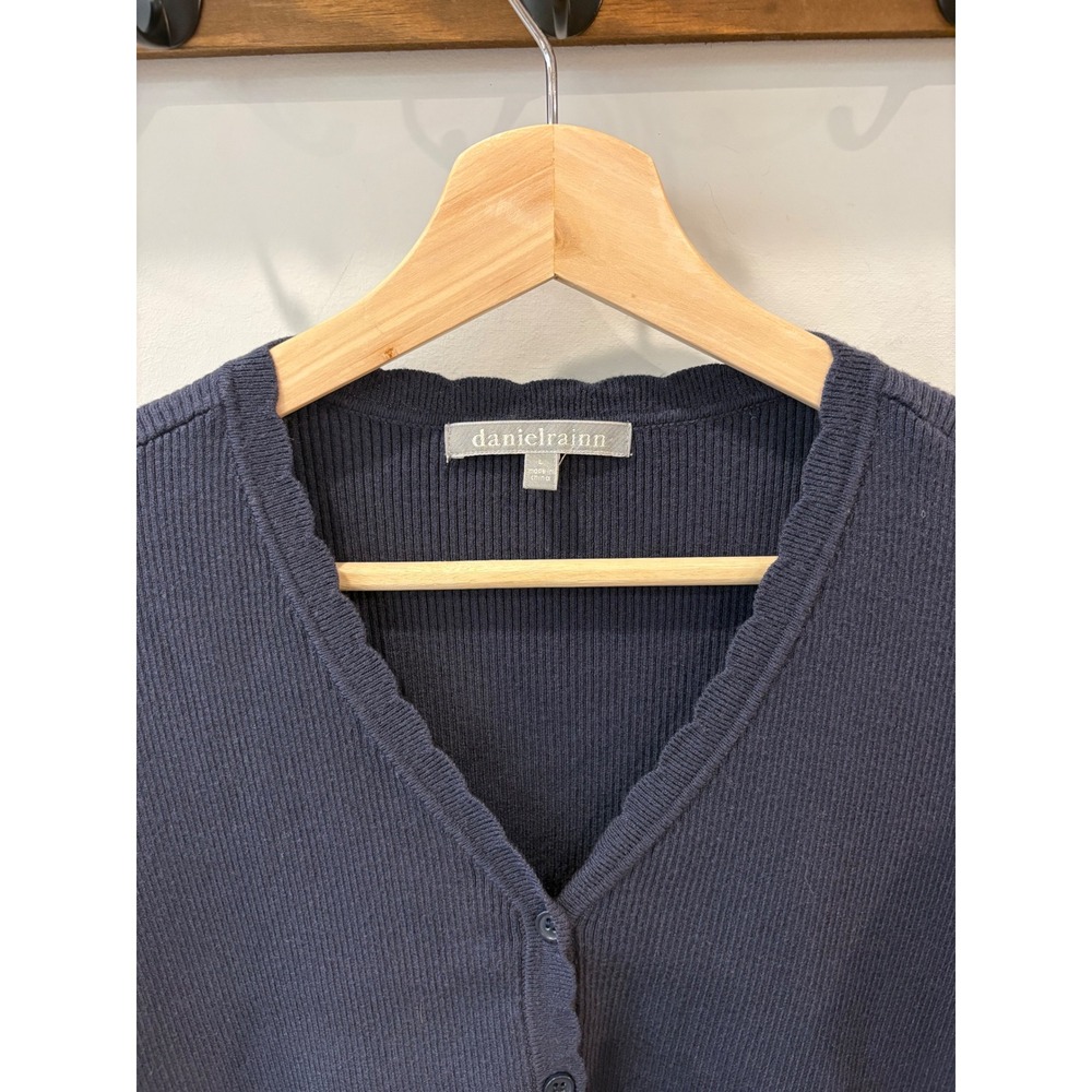 Daniel Rainn Navy Blue Ribbed Scalloped V-Neck Short Sleeve Cardigan - Picture 3 of 5